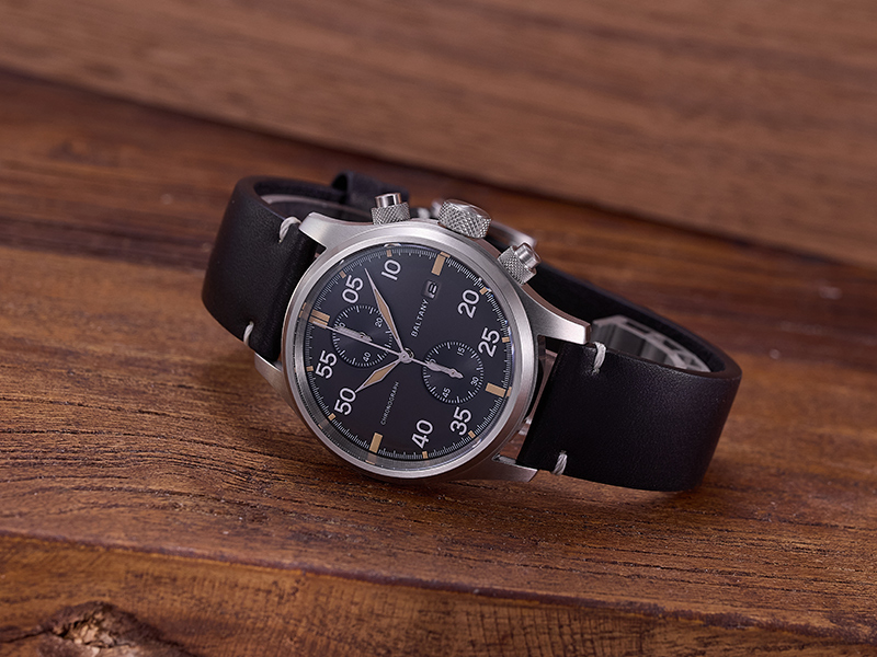 Solar-powered Military Style With Calendar Chronograph